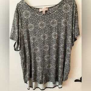 Philosophy Black and White Floral Plus Short Sleeve Top